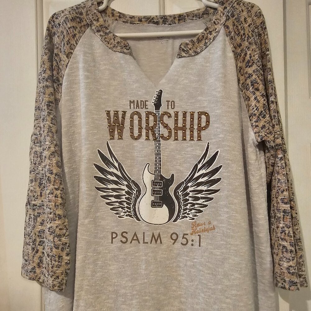 CATOS GRAPHIC TEES FOR WOMEN L